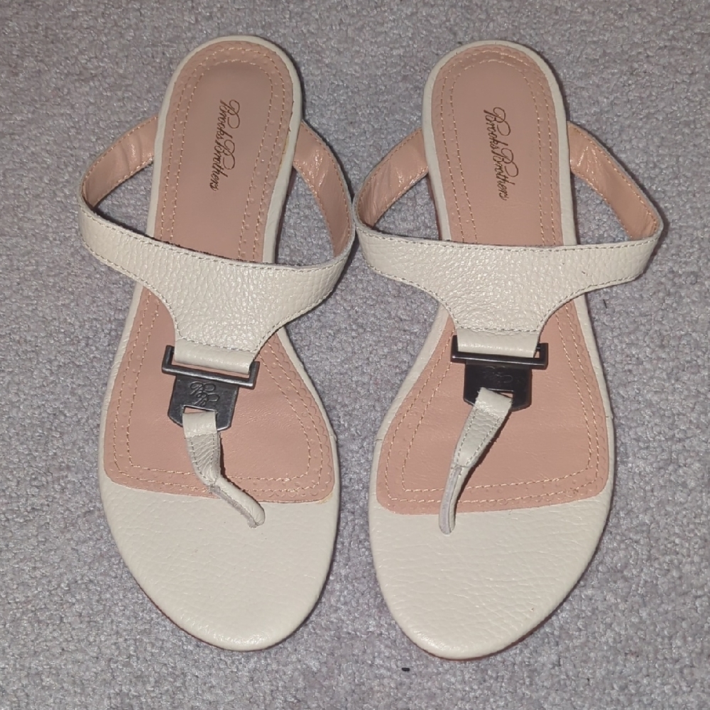 Brooks Brothers Cream Sandals T-Bar Design